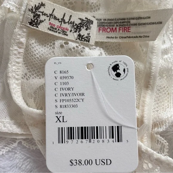 FREE PEOPLE INTIMATELY Last Dance Ivory Lace Halter Bralette--XL - Picture 12 of 16